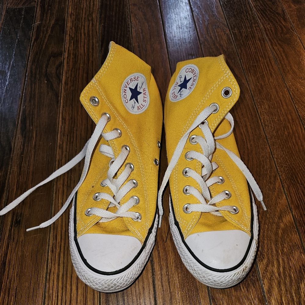 Converse yellow size 8.5